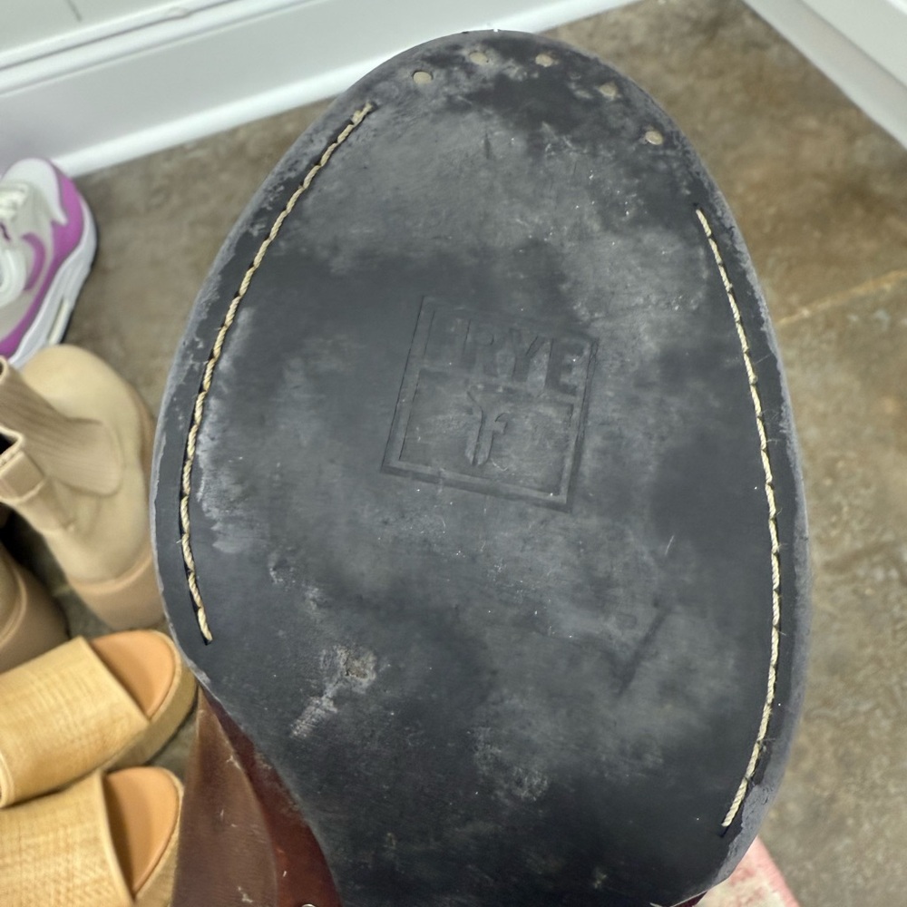 Women’s Frye Co. Rory Scrunch - Picture 7 of 13